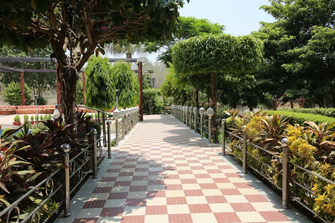 Oyo 38414 Rain Basera Resort Jabalpur Luaran gambar